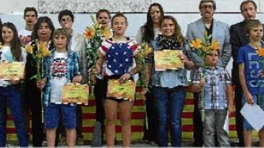Els alumnes de primària de l&#039;Escola Joviat celebren els Jocs Florals