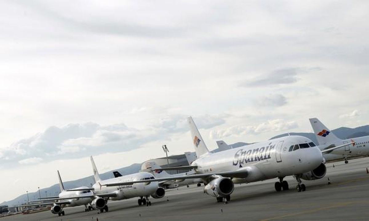 Avions de Spanair, a l’aeroport del Prat, diumenge. Avions de Spanair, a l’aeroport del Prat, diumenge.