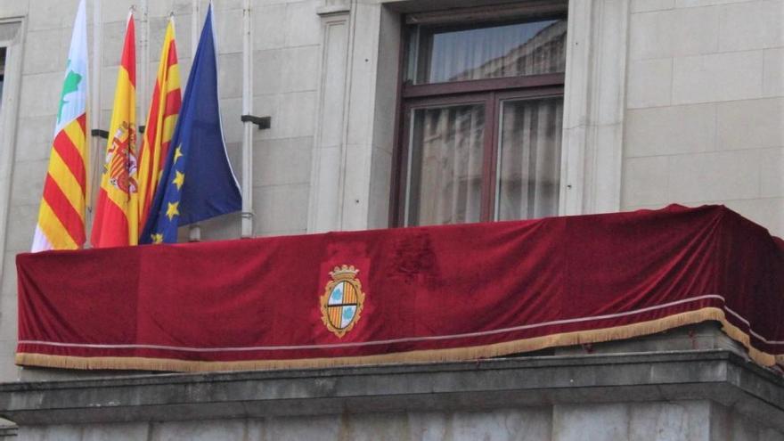 El balcó de l&#039;Ajuntament amb el despatx de l&#039;alcaldia de Figueres.