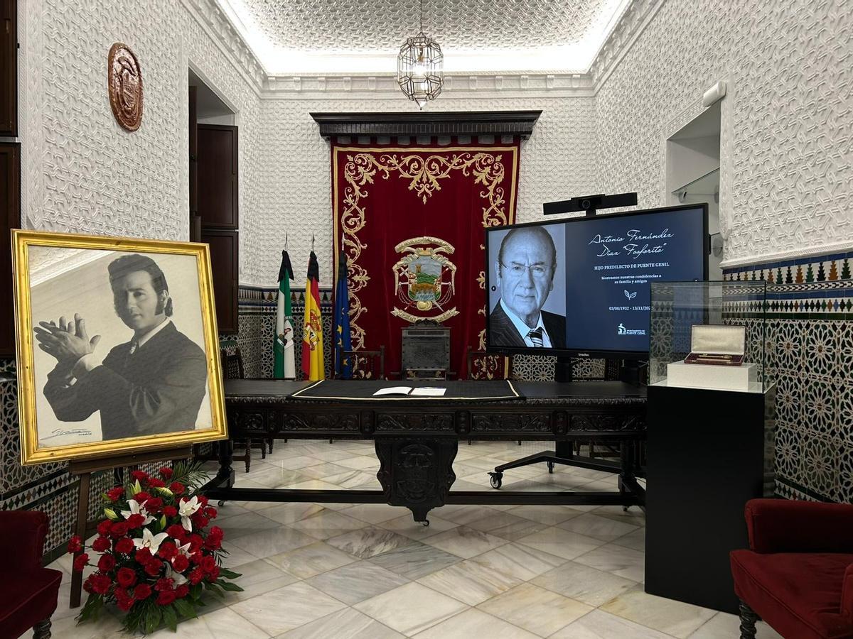 Libro de condolencias en el Ayuntamiento de Puente Genil
