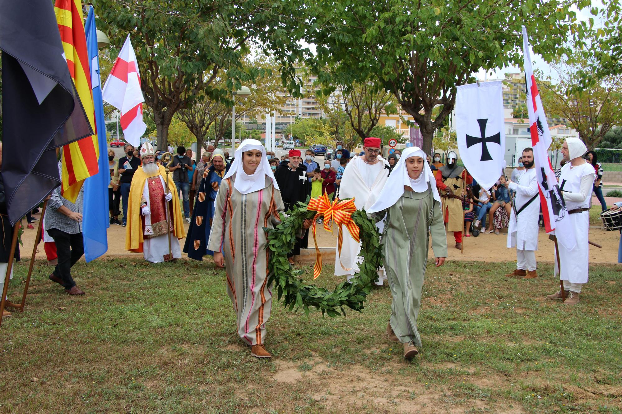 Orpesa arranca con un colorido desfile a ritmo de bombos y tambores.