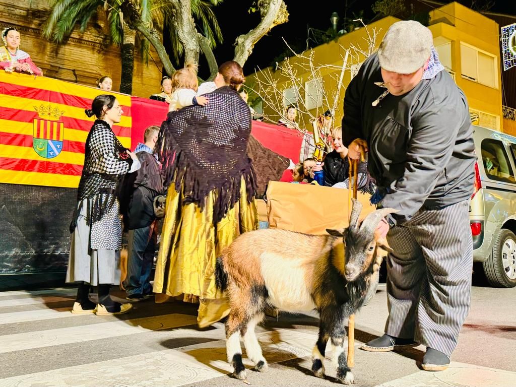 Fotos de la bendición de animales y el desfile de carrozas de Benicàssim