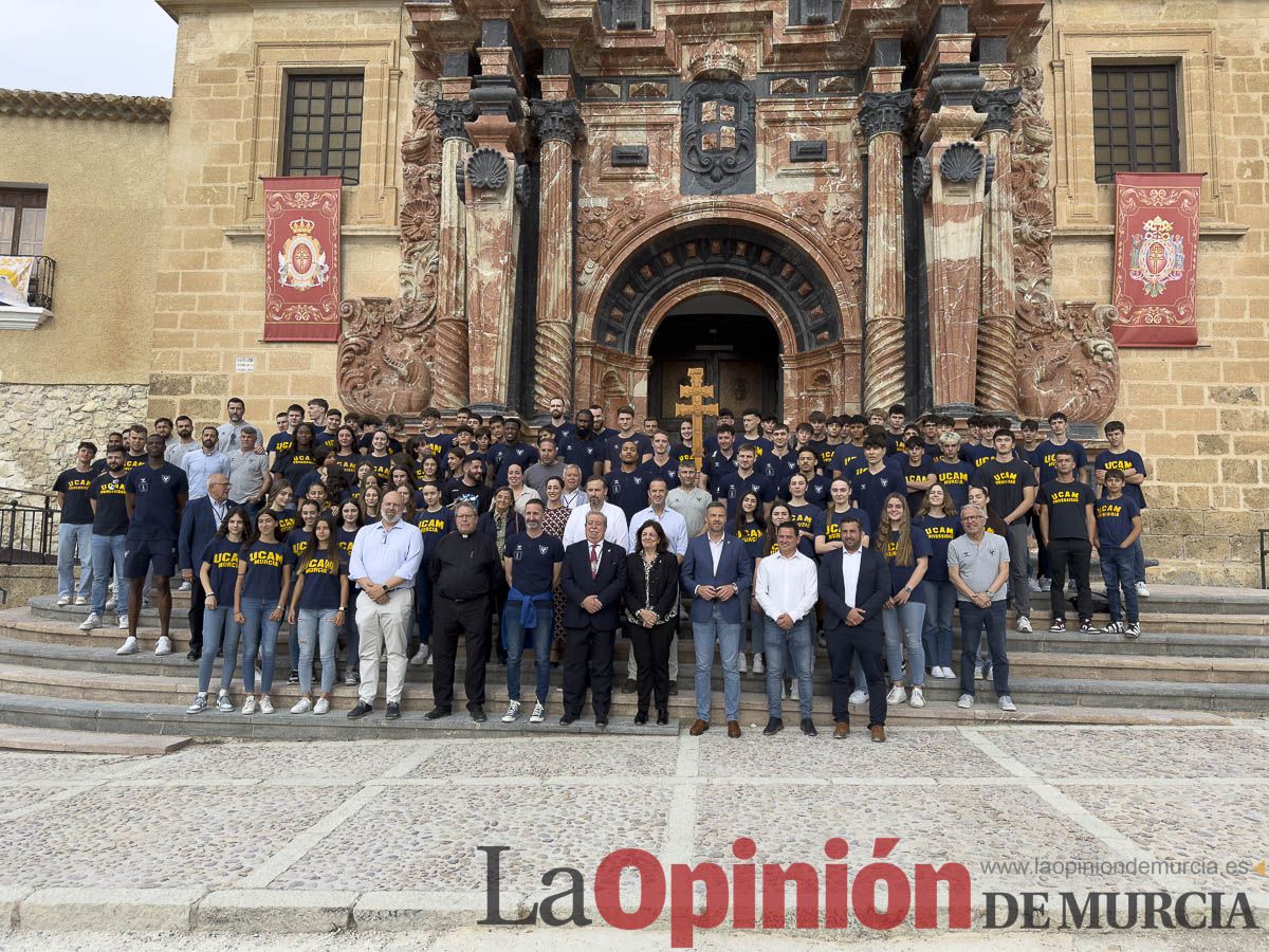 El UCAM de baloncesto peregrina a Caravaca de la Cruz en su Año Jubilar