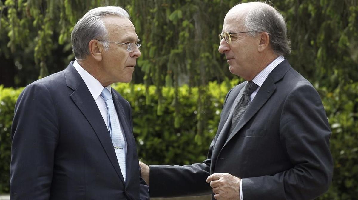 Isidre Fainé y Antonio Brufau, durante un encuentro con empresarios. Isidre Fainé y Antonio Brufau, durante un encuentro con empresarios.