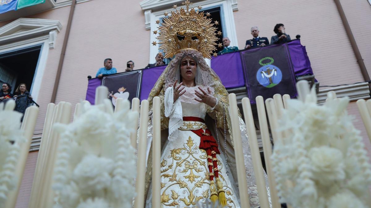 FOTOGALERÍA | Zaragoza se llena de capirotes y bombos en la procesión del Santo Entierro