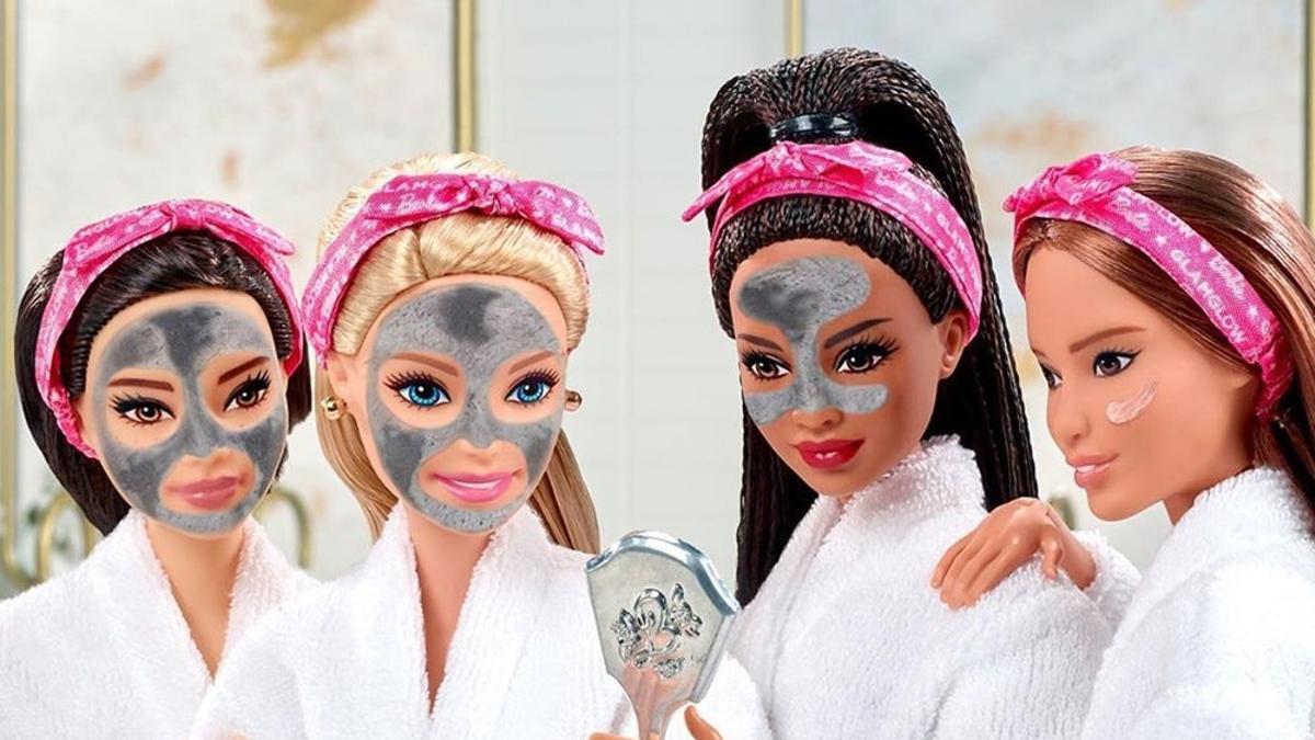 Barbie con mascarilla