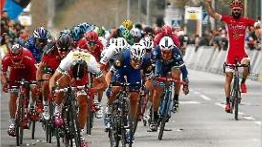 Nacer Bouhanni va tornar a ser el més ràpid ahir a Olot.