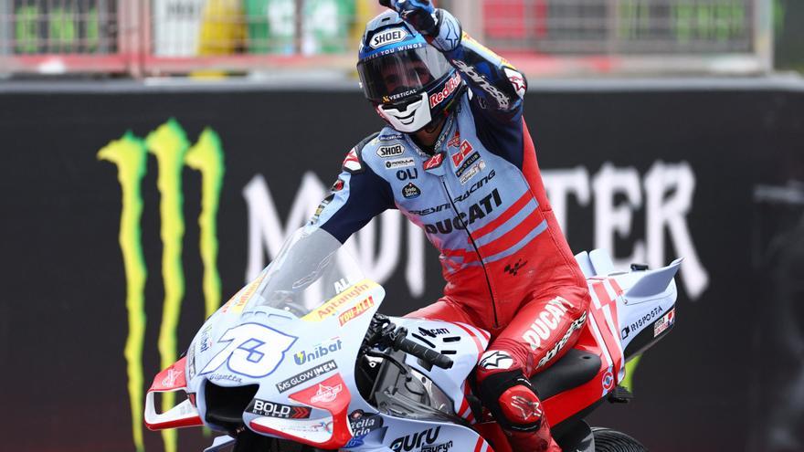 Àlex Márquez logra en el sprint de Silverstone una aplastante primera victoria en MotoGP