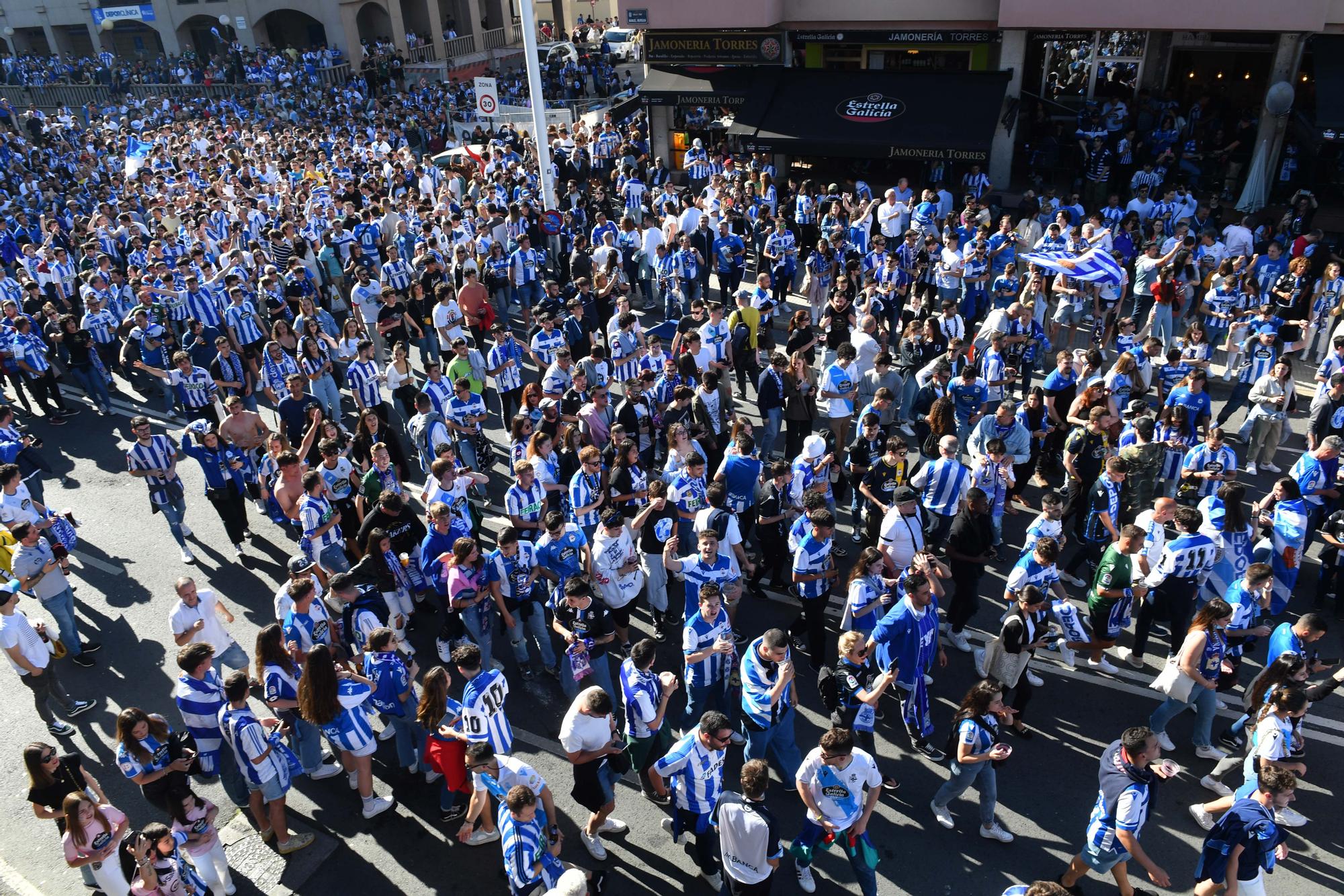 Recibimiento al Deportivo antes del partido frente al Linares