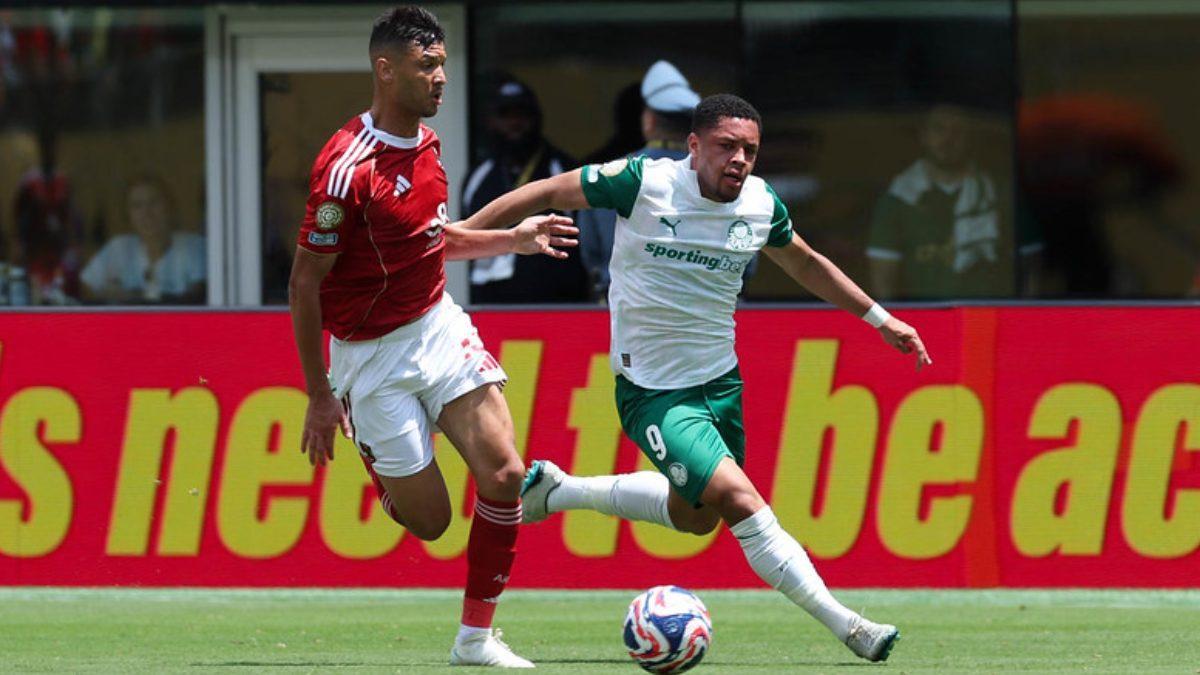 Vitor Roque tuvo una actuación muy apagada ante el Al Ahly