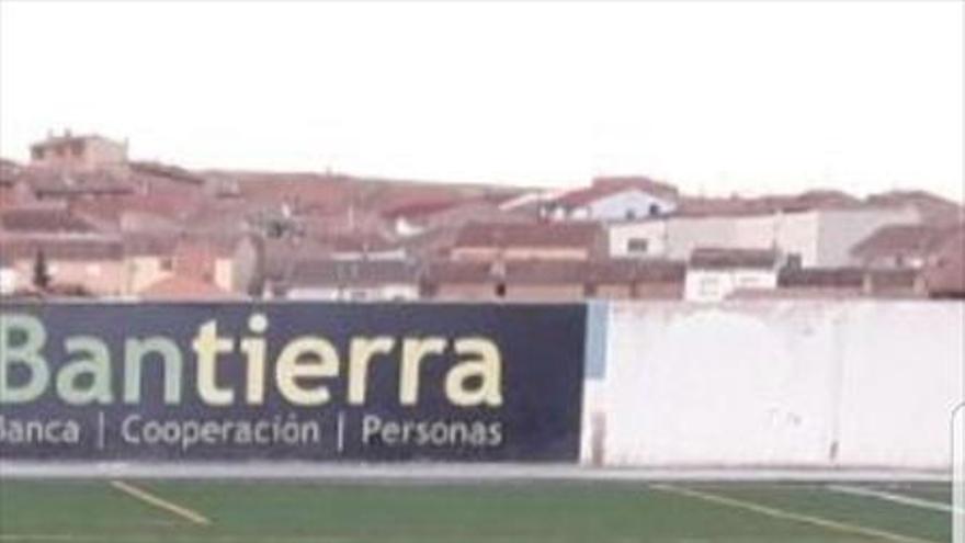 40 niños participan en el primer clinic de fútbol en Semana Santa