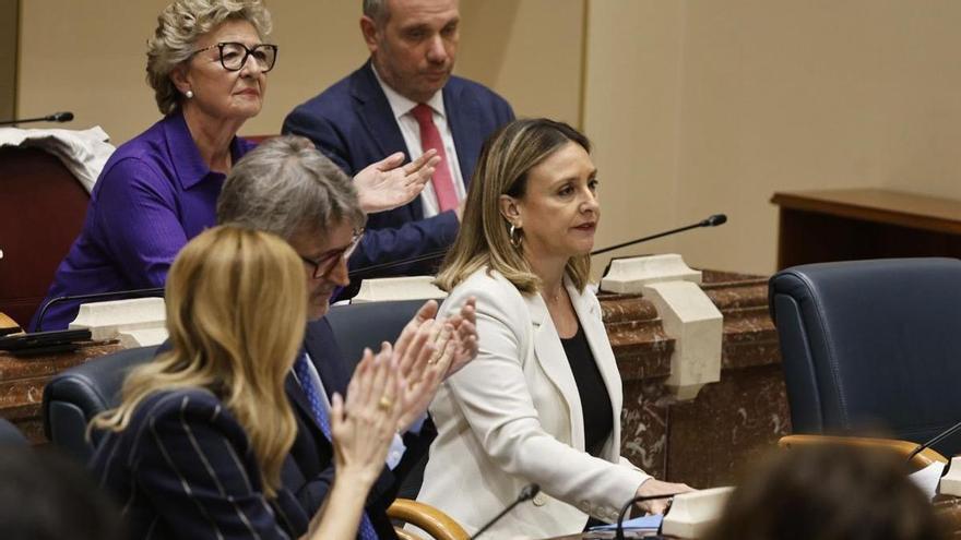 Política Social marca distancias: "Ni regulación masiva ni remigración masiva"