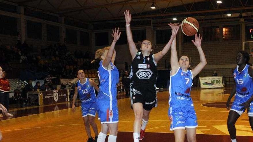 Paloma, del Celta Zorka, en el partido ante el Kemegal. // Noé Parga