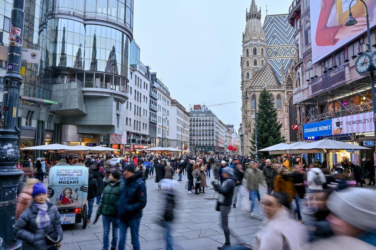 Una calle comercial en el centro histórico de Viena.
