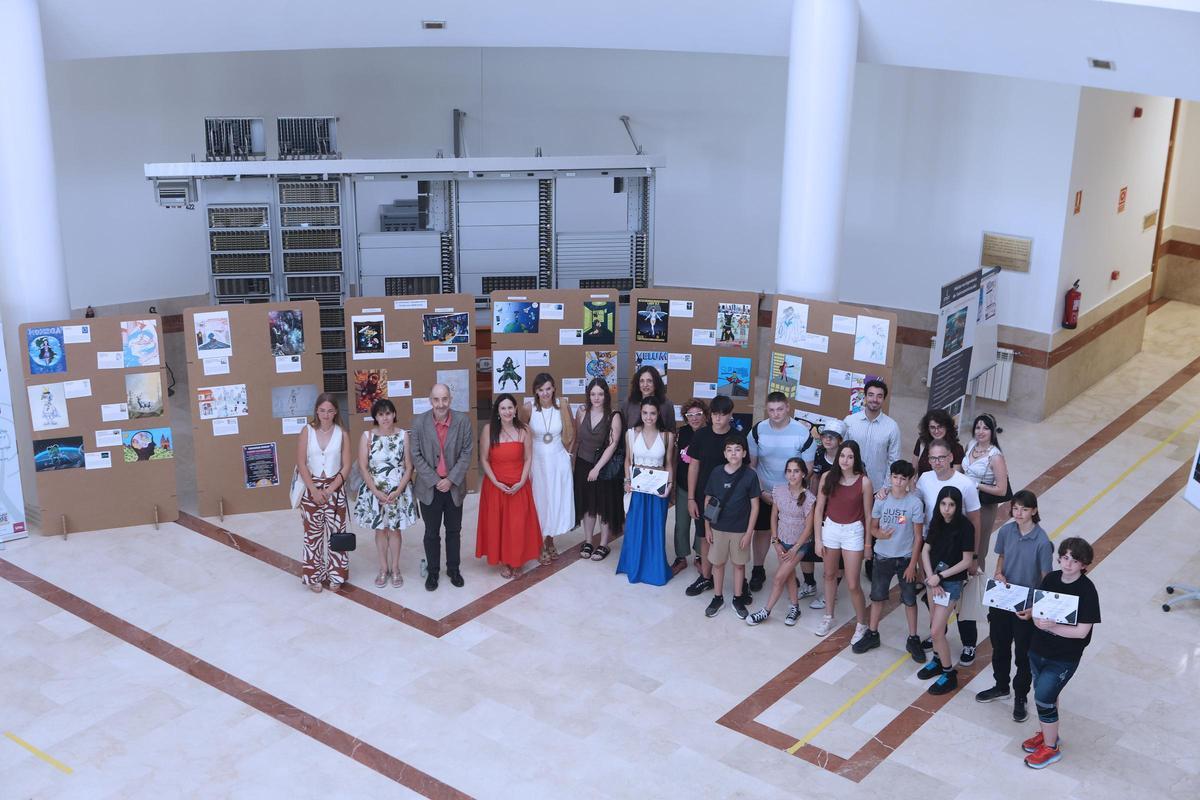 Foto de los premiados en la Escuela Técnica Superior de Ingenieros de Telecomunicación.