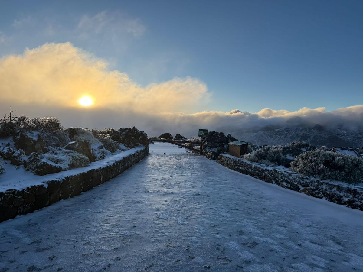Así amaneció el Teide tras el paso de la borrasca Regina por Tenerife