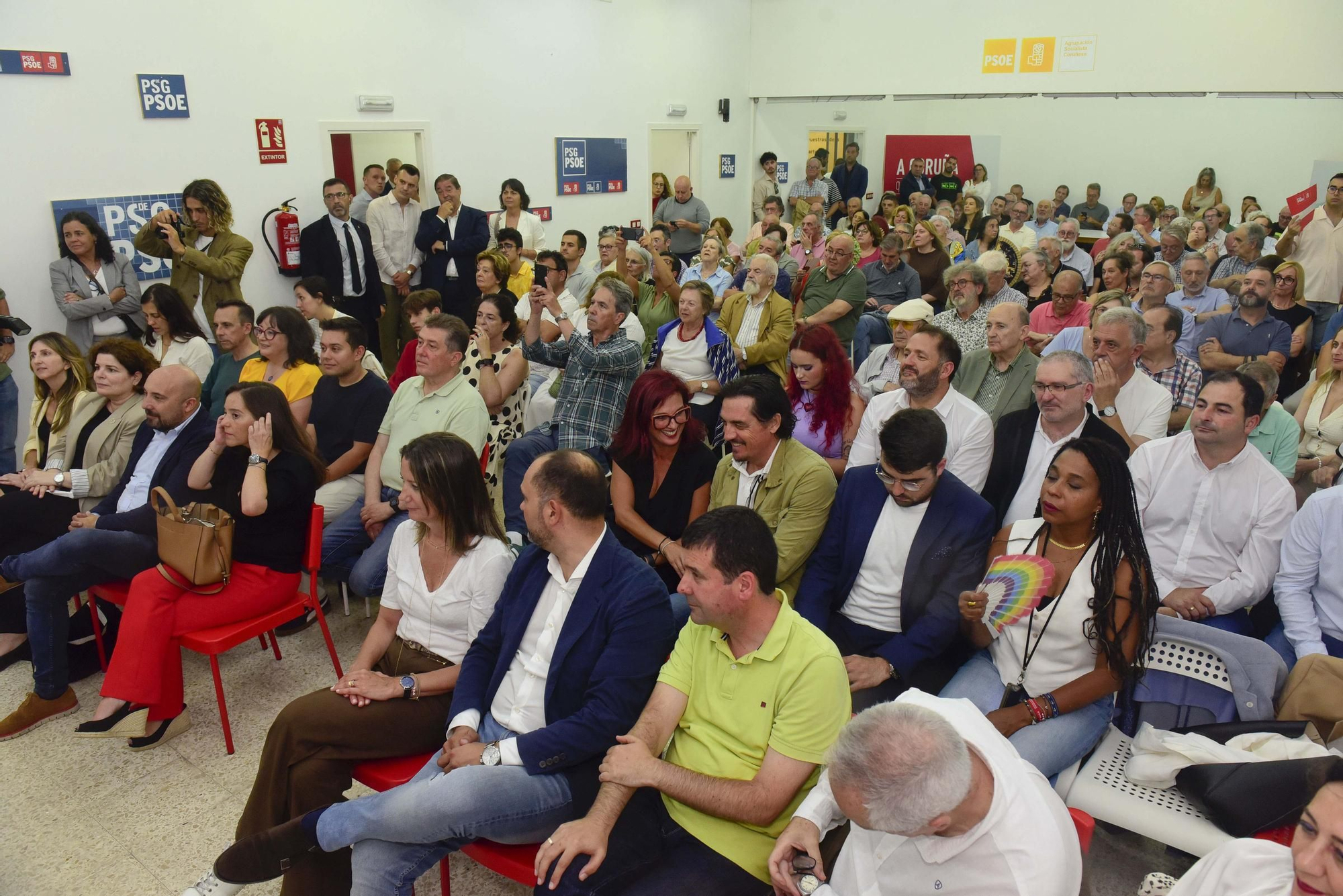 Salvador Illa se reúne con militantes en la sede del PSOE en A Coruña