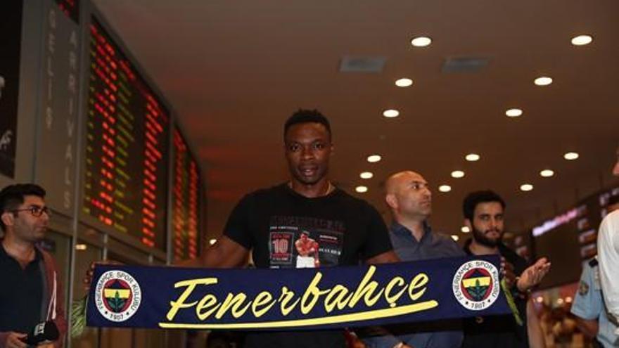 Carlos Kameni, en el aeropuerto de Estambul.