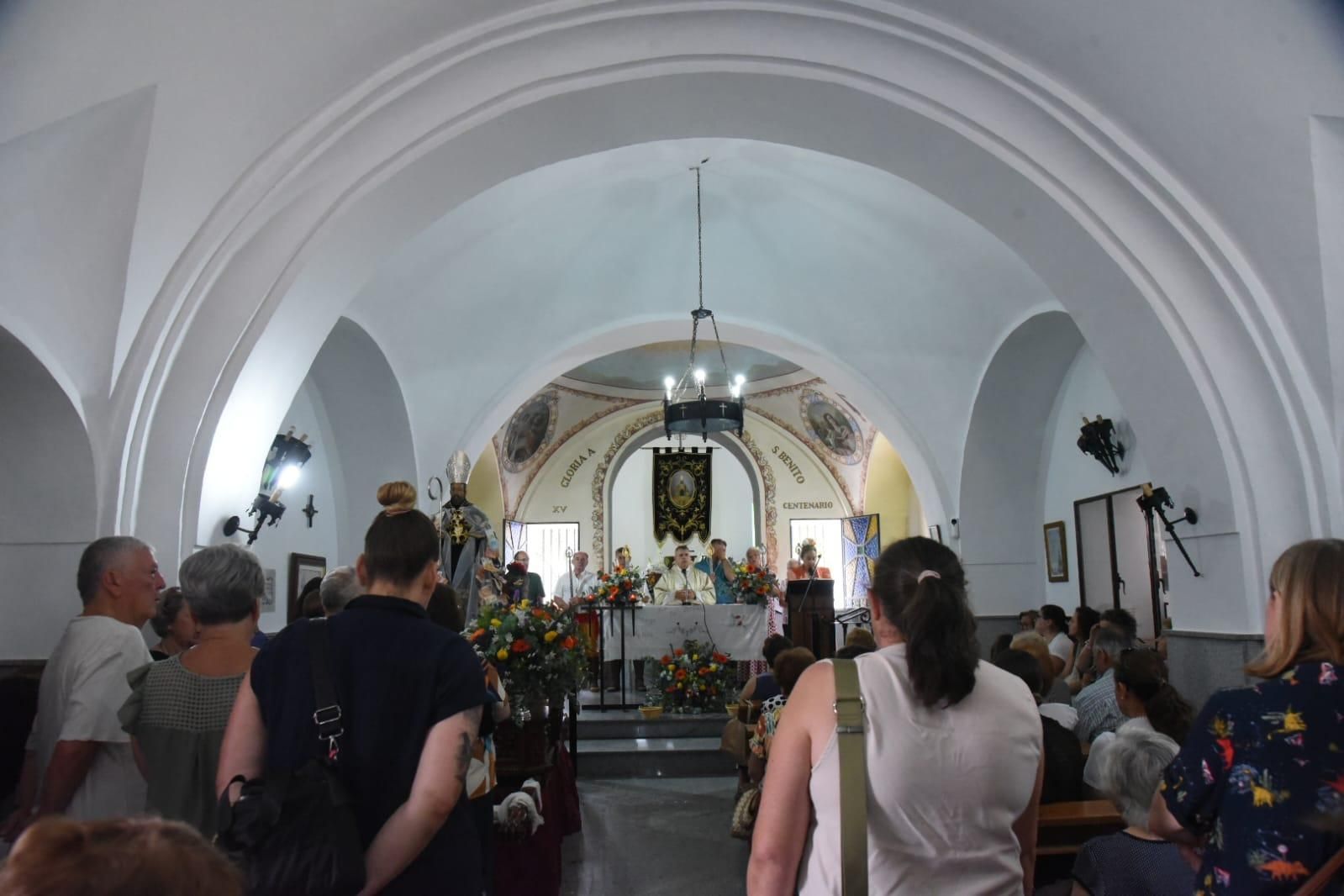Obejo celebra su tradicional danza de las espadas en honor de San Benito