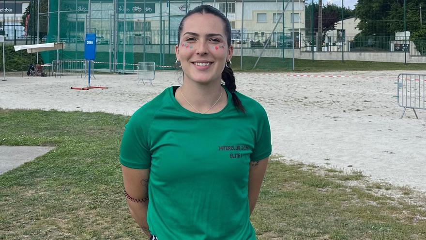 Gema Martí Higuero con el equipaje del club francés