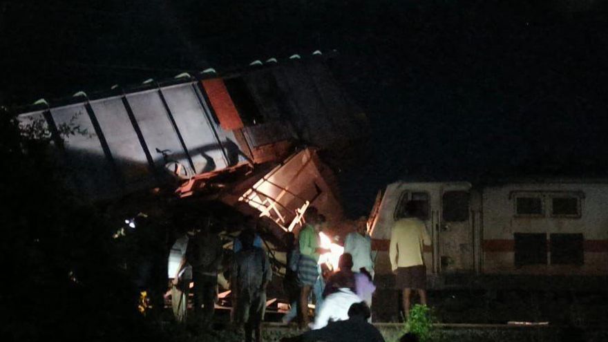 Dos trenes chocan en la India dejando al menos 19 heridos