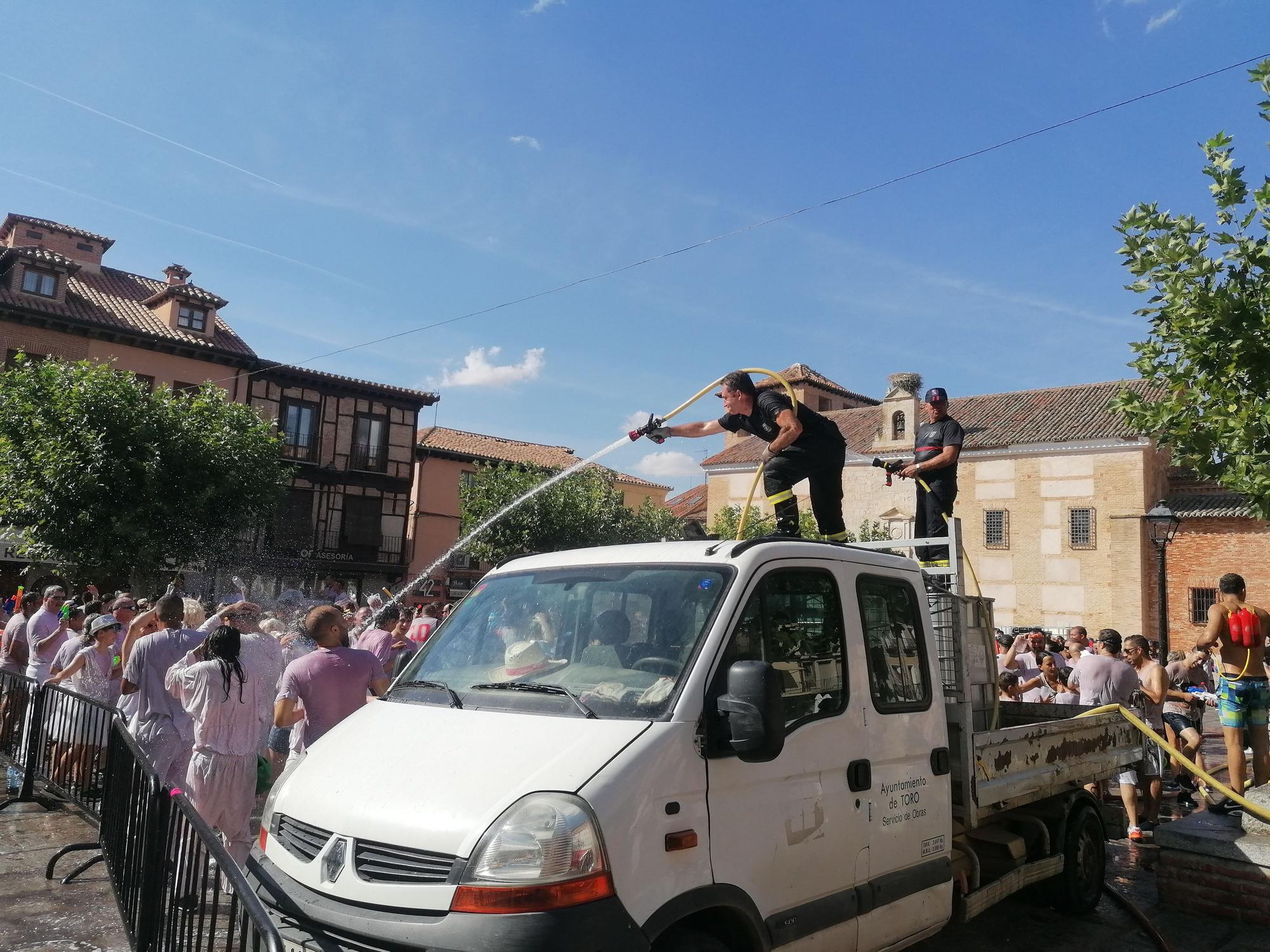 "Toro en su tinta" tiñe de color las fiestas