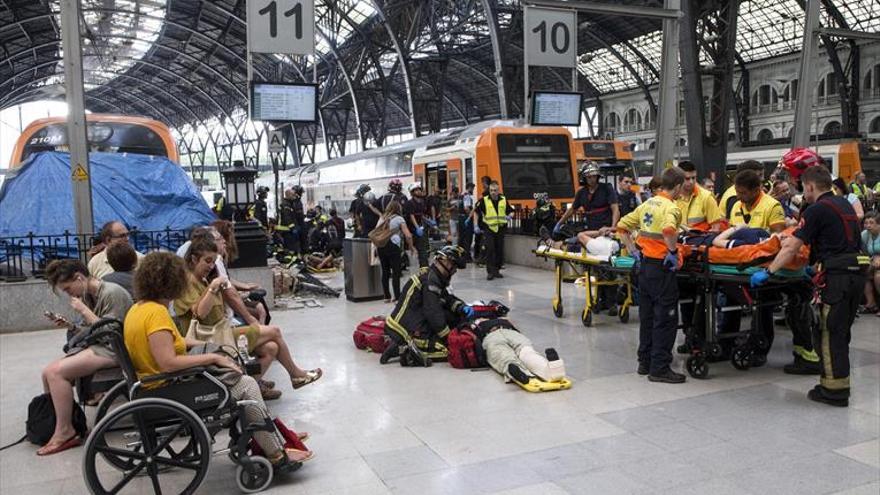 Barcelona roza la tragedia con 56 heridos en un accidente ferroviario