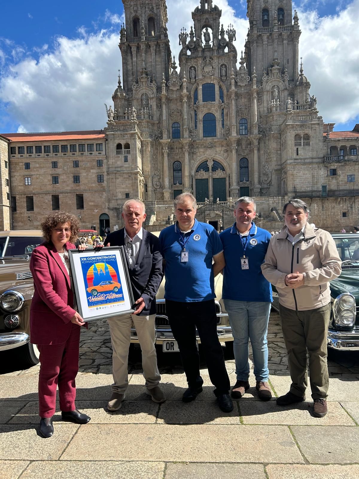 La alcaldesa de Santiago junto a algunos de los organizadores en la última edición.