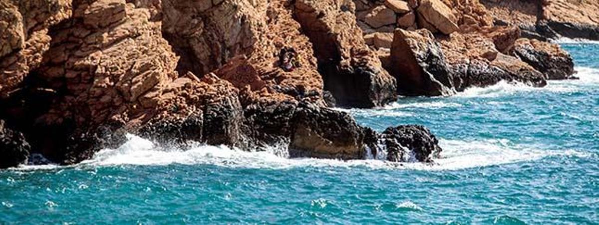 Rescatan el cadáver de un británico de 70 años en la cala del Tío Ximo de Benidorm