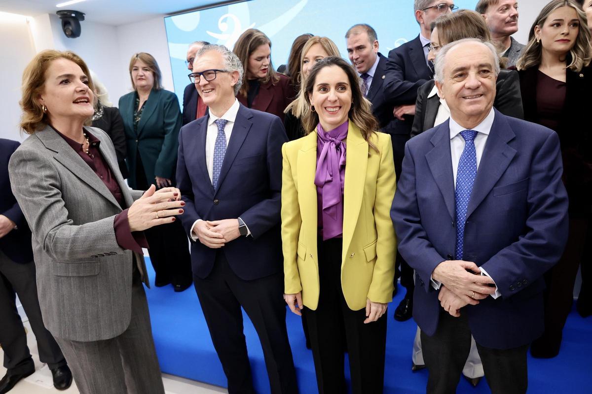 Payá y Pedreño (en el centro de la imagen) en un momento de la toma de posesión de la nueva Junta de Gobierno del Colegio de Farmacéuticos de la Región