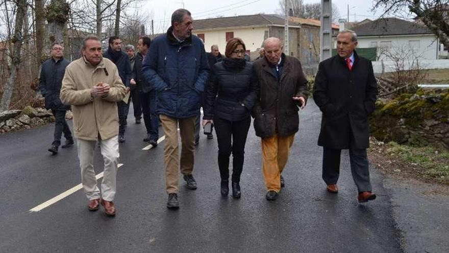 La presidenta recorre la vía junto a los alcaldes y a los diputados Dúo y Prada.