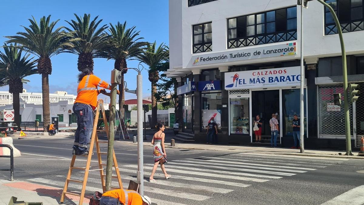 Arrecife continúa con la renovación de los semáforos de la ciudad