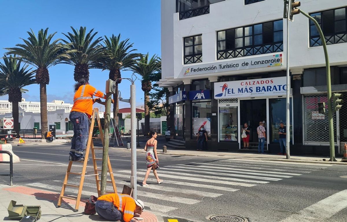Arrecife continúa con la renovación de los semáforos de la ciudad