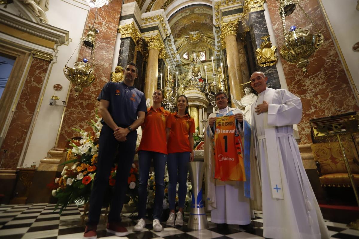 La mañana concluyó con la visita a la Basílica de la Mare de Déu