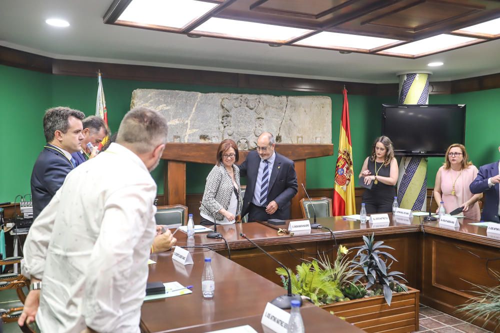 Miguel López (PSOE) asume la vara de mando dos años y Rosa García (Ciudadanos) otros dos