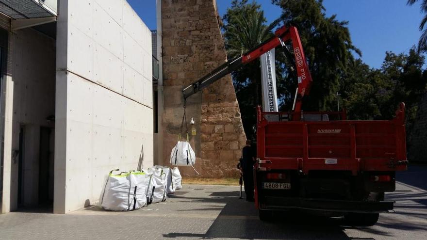 Llegada de la escultura &#039;Cinc camins&#039; a Es Baluard