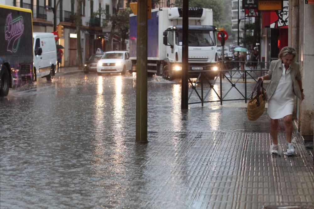 Inundaciones y suciedad a consecuencia de las lluvias en Ibiza