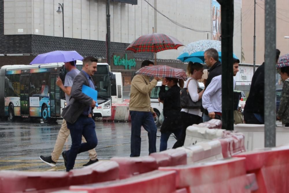 La semana se despide con una mañana lluviosa en Málaga capital, que verá cómo se abren los cielos de cara al fin de semana