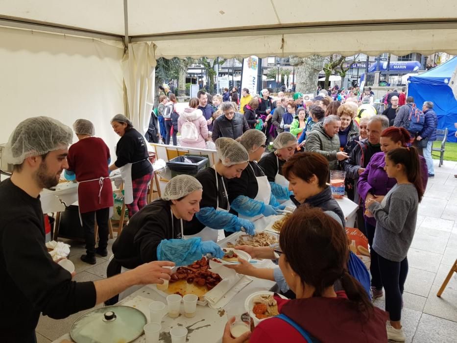 Fiestas gastronómicas en Galicia | "O Bolo do Pote" palía el frío en Marín