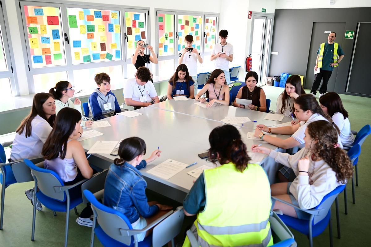 Mesa de trabajo para la redacción del manifiesto final de la IV Confint de Asturias