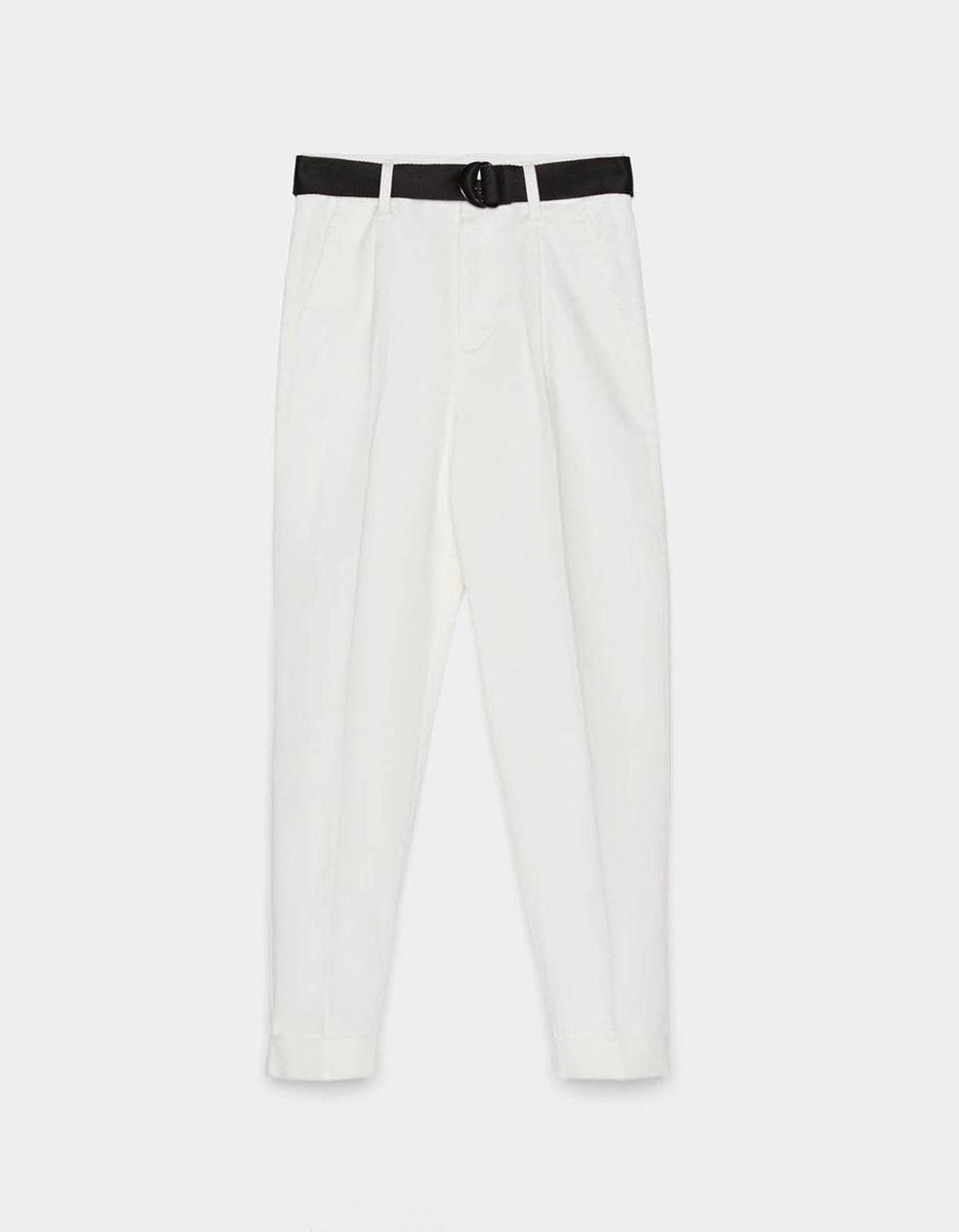 Pantalón chino de Bershka (precio: 12,99 euros)