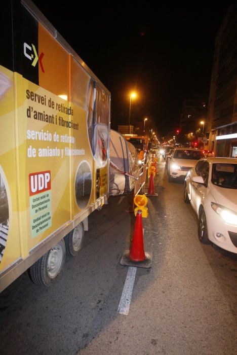 Comencen les proves de l''amiant al carrer Barcelona de Girona