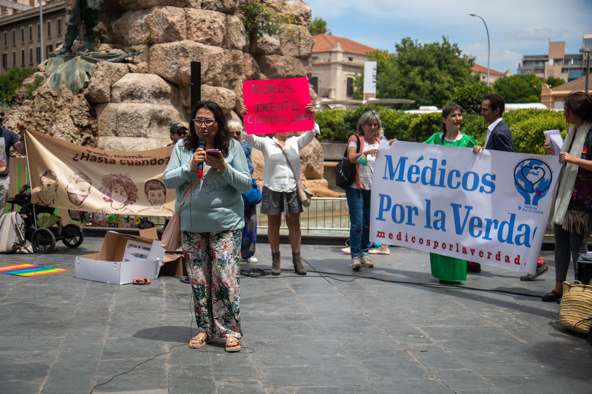 Una médica que ejerce en Manacor participa en una protesta antivacunas: "No van a dar la inmunidad que toca"