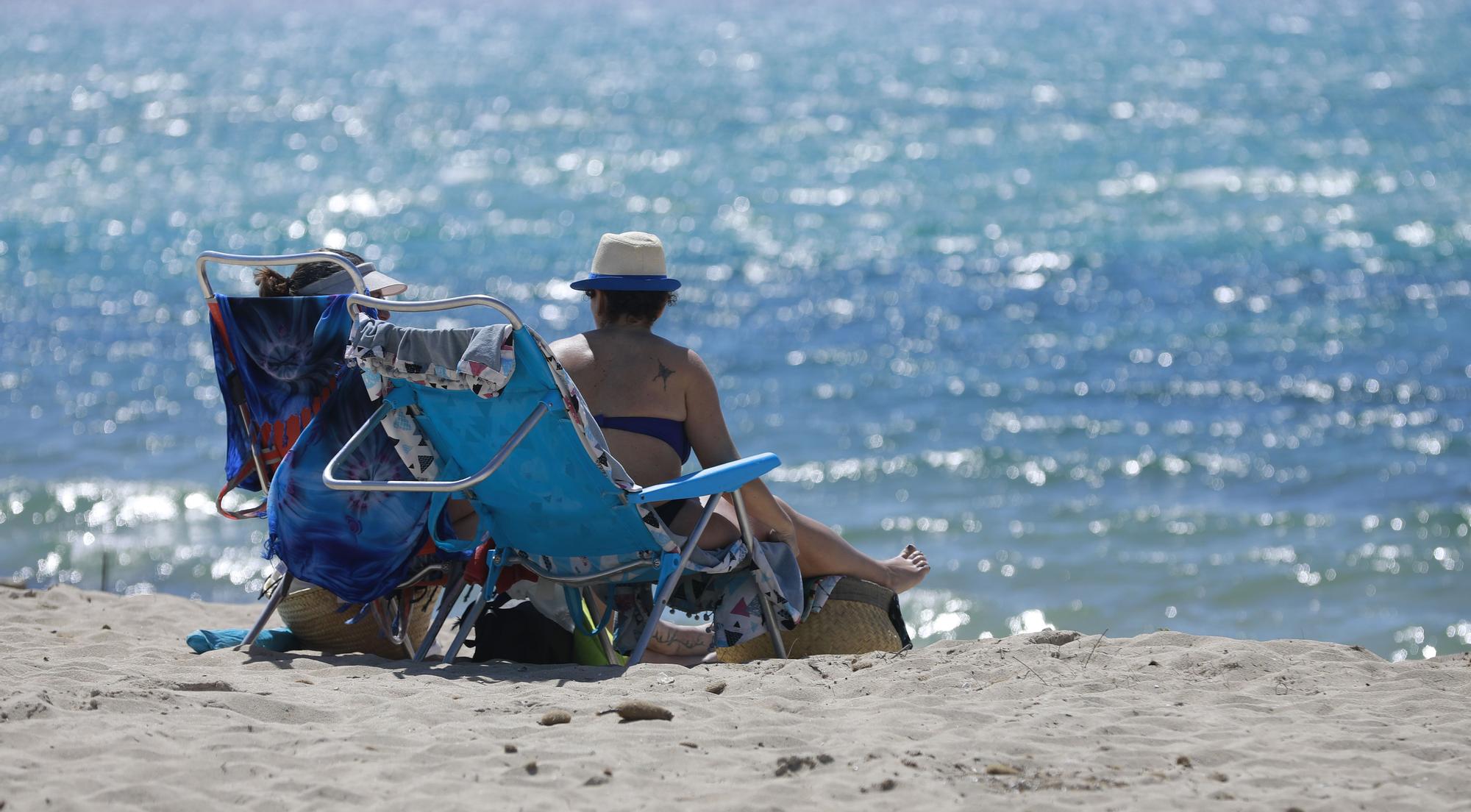 Endlich wieder Mallorca: So genießen die Menschen den Strand an der Playa de Palma