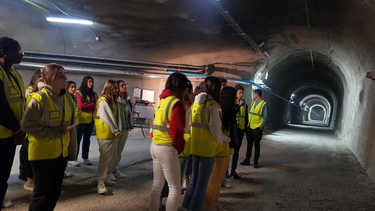 Visita del alumnado de Bachillerato al laboratorio subterráneo de Canfranc.