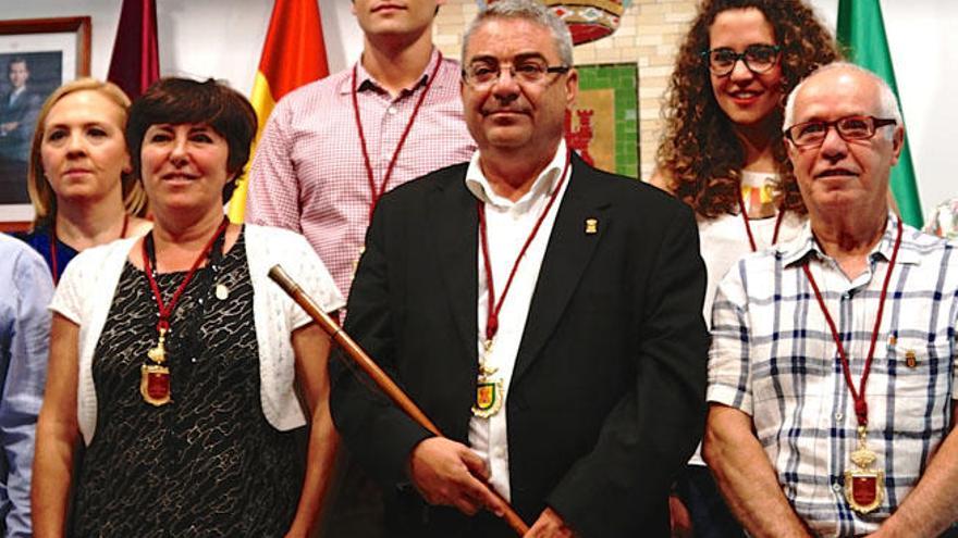 Antonio Artacho (en el centro), alcalde.