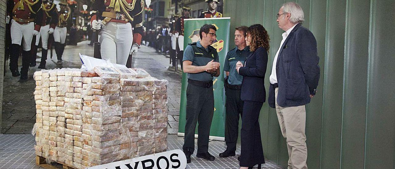 Los 600 kilos de cocaína incautados, en la Comandancia de la Guardia Civil de Palma. PERE JOAN OLIVER