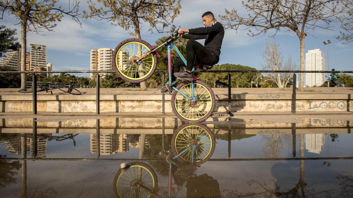 Bicicletas en el parque del rio Turia.