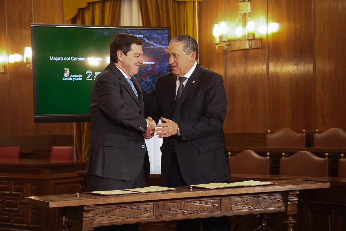 Alfonso Fernández Mañueco, presidente de la Junta de Castilla y León, y Javier Faúndez, presidente de la Diputación de Zamora.