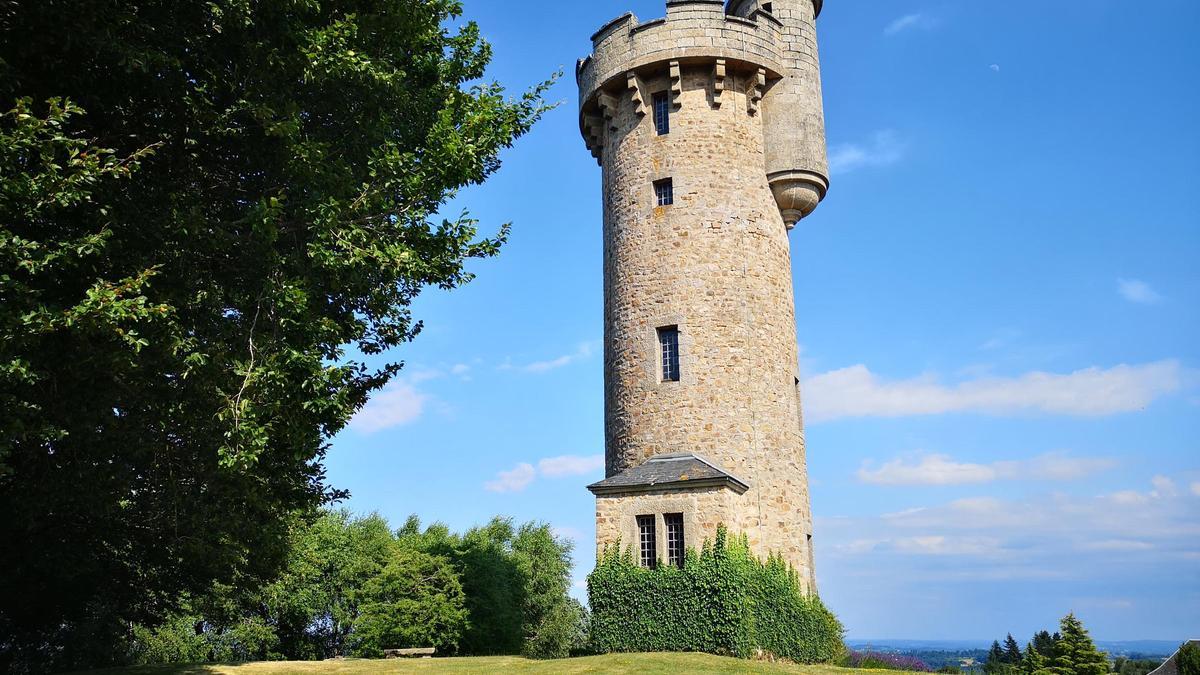 El pueblo francés que tiene una torre como la de Rapunzel